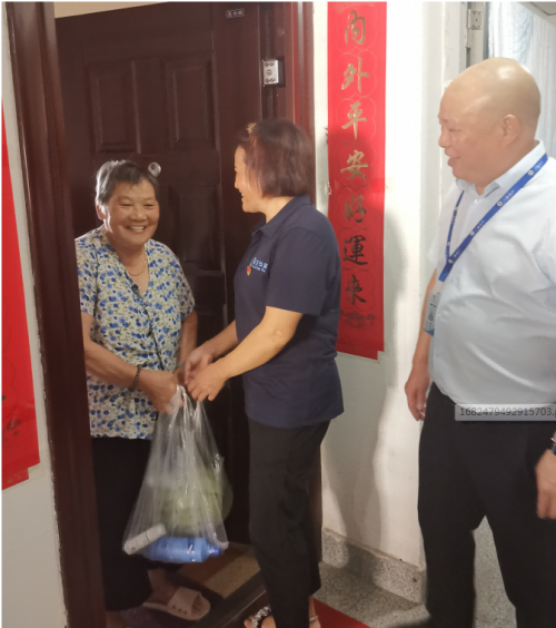 建軍節(jié)上門慰問退伍軍人